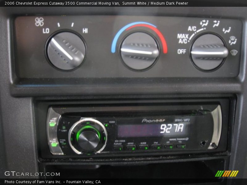 Controls of 2006 Express Cutaway 3500 Commercial Moving Van