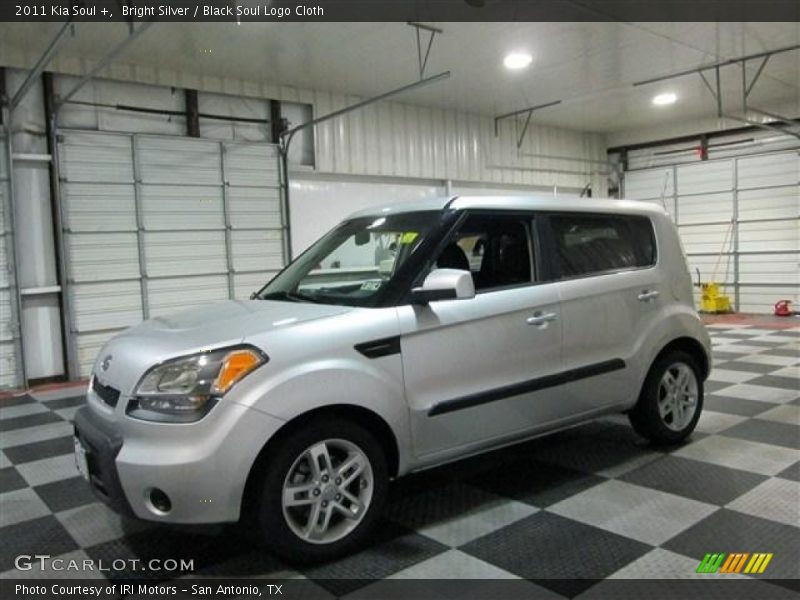 Bright Silver / Black Soul Logo Cloth 2011 Kia Soul +