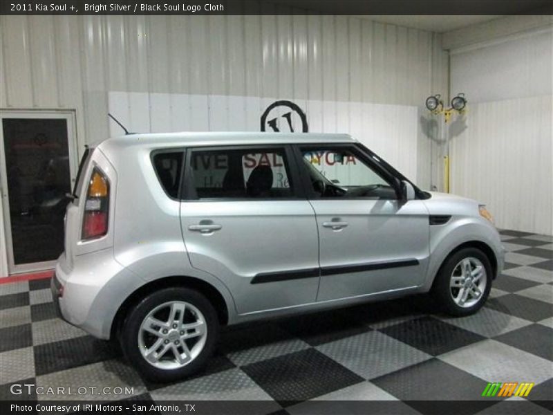 Bright Silver / Black Soul Logo Cloth 2011 Kia Soul +