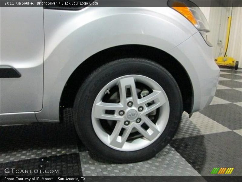 Bright Silver / Black Soul Logo Cloth 2011 Kia Soul +