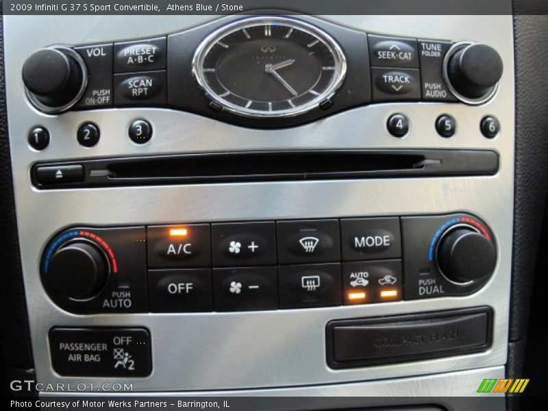 Controls of 2009 G 37 S Sport Convertible