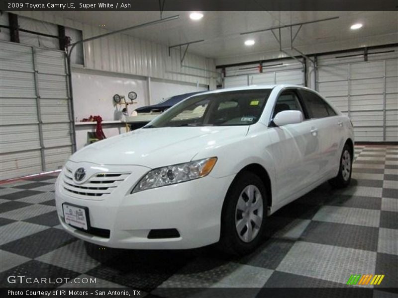 Super White / Ash 2009 Toyota Camry LE