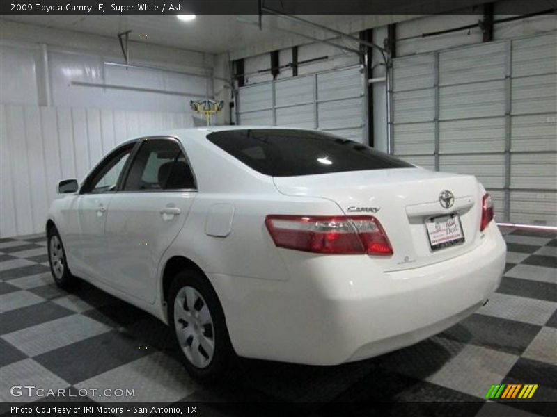 Super White / Ash 2009 Toyota Camry LE