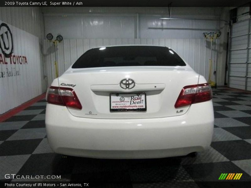 Super White / Ash 2009 Toyota Camry LE