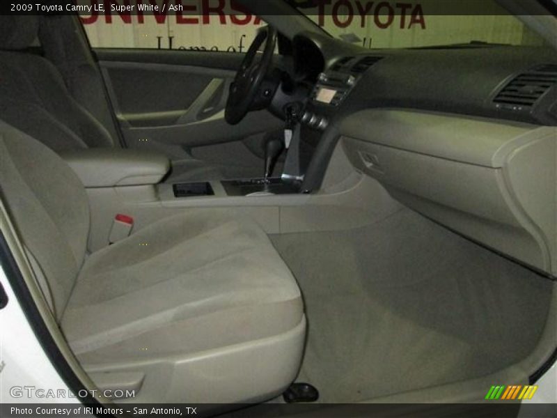 Super White / Ash 2009 Toyota Camry LE