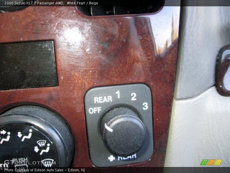 White Pearl / Beige 2006 Suzuki XL7 7 Passenger AWD