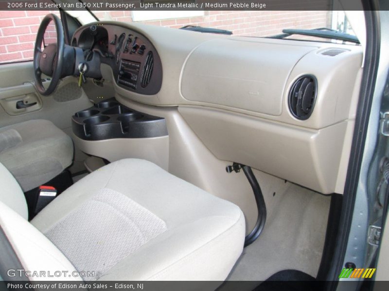 Dashboard of 2006 E Series Van E350 XLT Passenger