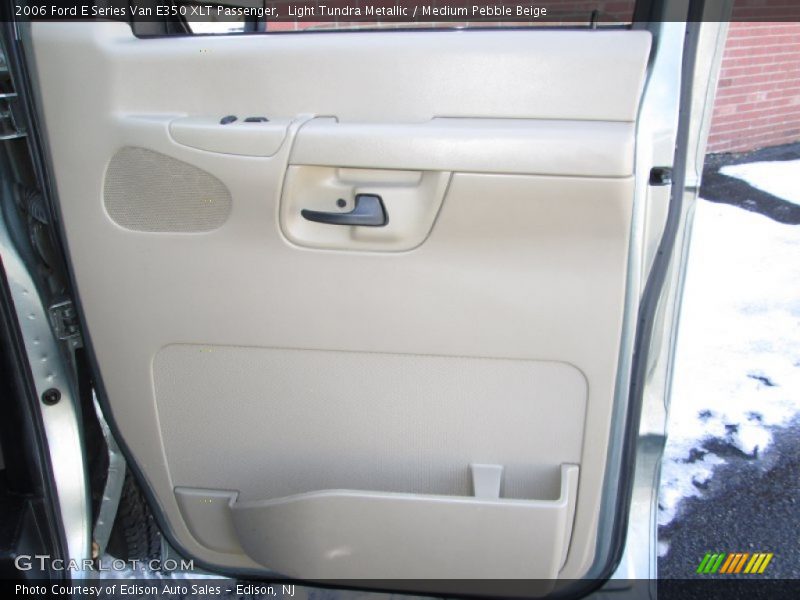 Light Tundra Metallic / Medium Pebble Beige 2006 Ford E Series Van E350 XLT Passenger