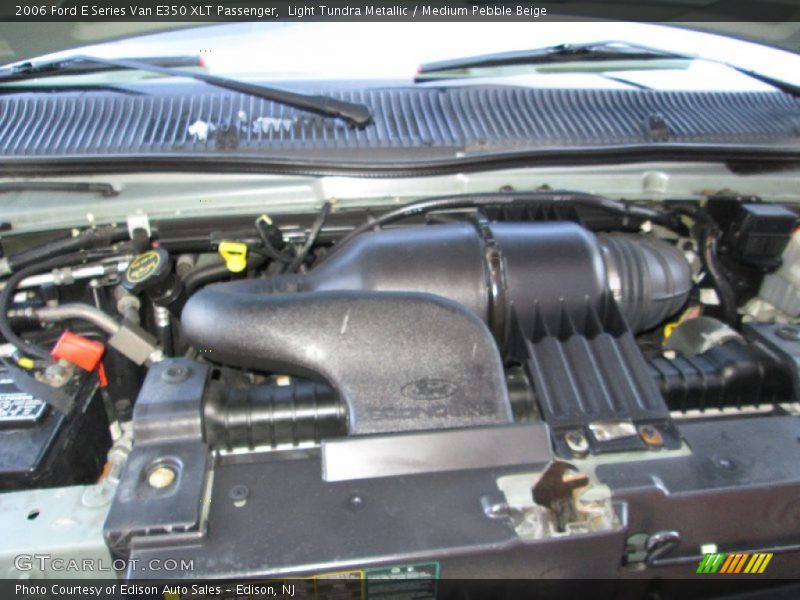 Light Tundra Metallic / Medium Pebble Beige 2006 Ford E Series Van E350 XLT Passenger