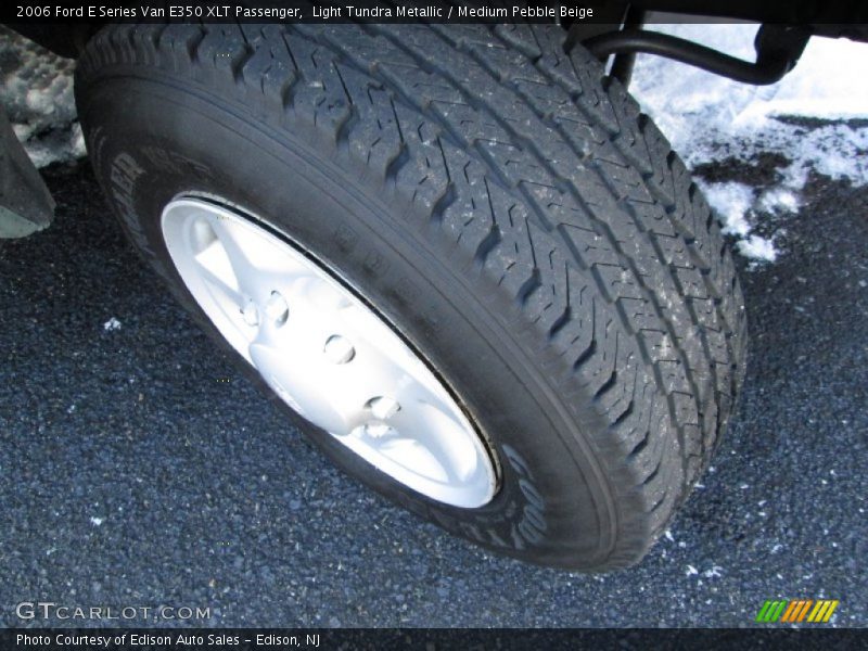 Light Tundra Metallic / Medium Pebble Beige 2006 Ford E Series Van E350 XLT Passenger