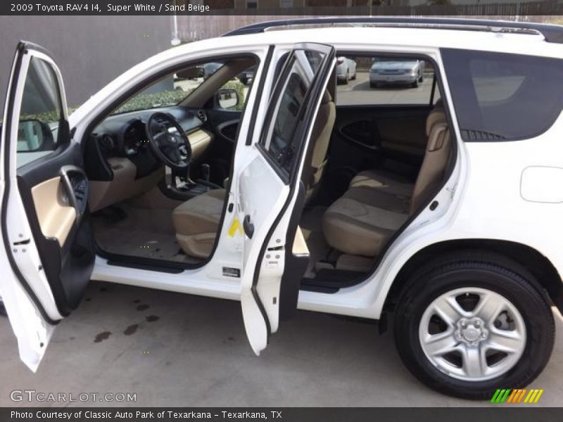 Super White / Sand Beige 2009 Toyota RAV4 I4