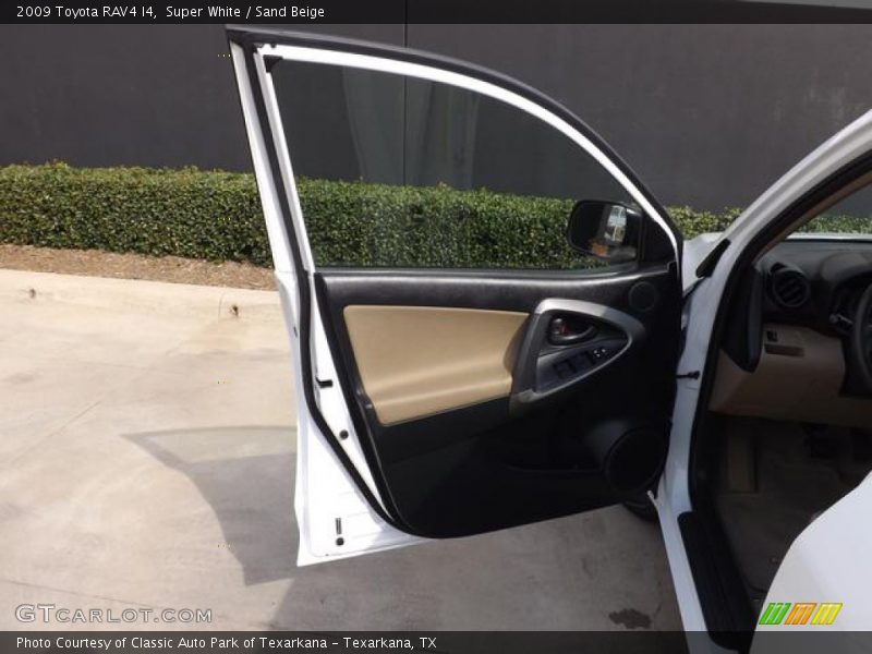 Super White / Sand Beige 2009 Toyota RAV4 I4