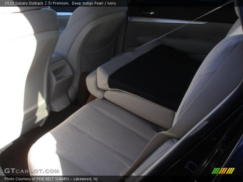 Deep Indigo Pearl / Ivory 2013 Subaru Outback 2.5i Premium