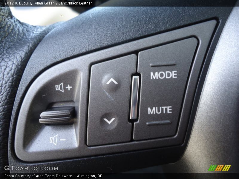 Alien Green / Sand/Black Leather 2012 Kia Soul !