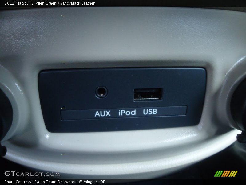 Alien Green / Sand/Black Leather 2012 Kia Soul !
