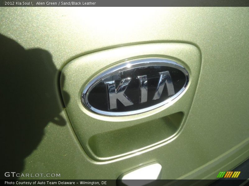 Alien Green / Sand/Black Leather 2012 Kia Soul !