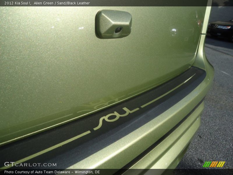 Alien Green / Sand/Black Leather 2012 Kia Soul !