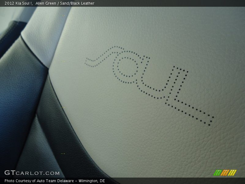 Alien Green / Sand/Black Leather 2012 Kia Soul !