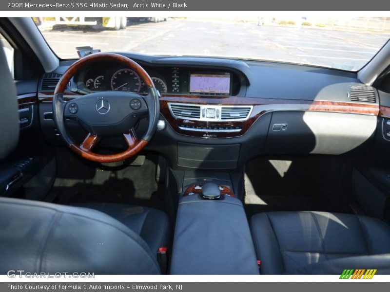 Dashboard of 2008 S 550 4Matic Sedan