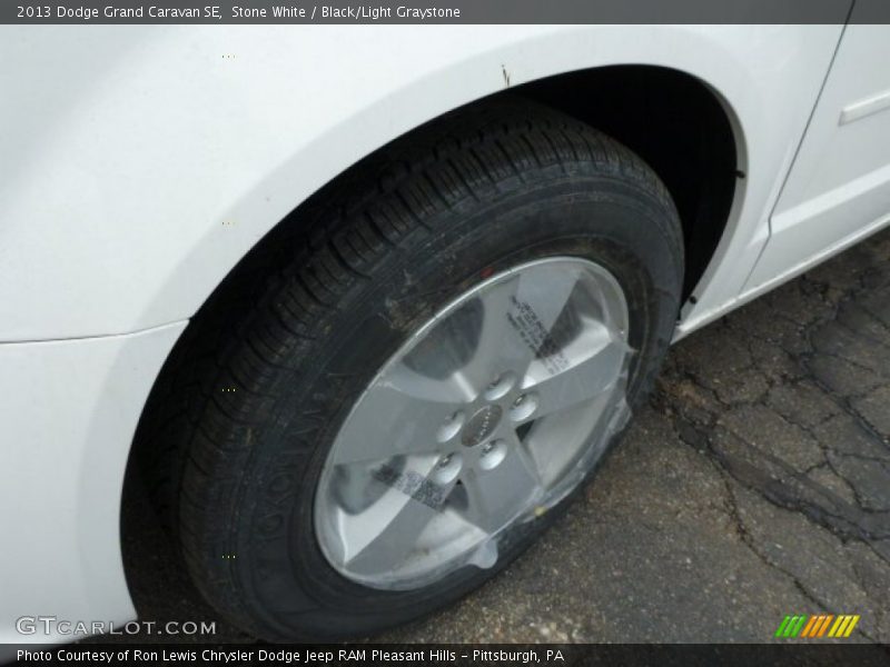 Stone White / Black/Light Graystone 2013 Dodge Grand Caravan SE