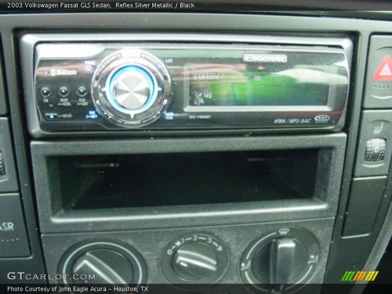 Reflex Silver Metallic / Black 2003 Volkswagen Passat GLS Sedan