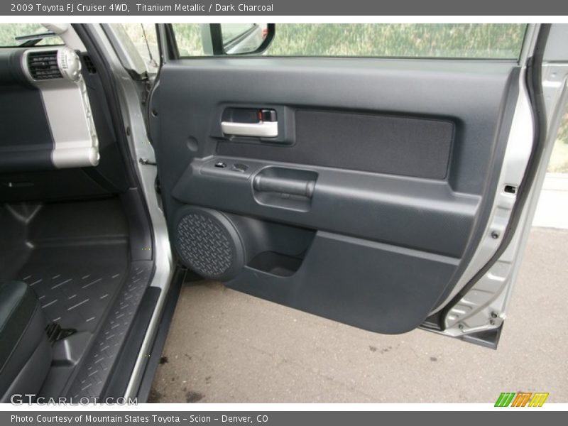 Titanium Metallic / Dark Charcoal 2009 Toyota FJ Cruiser 4WD