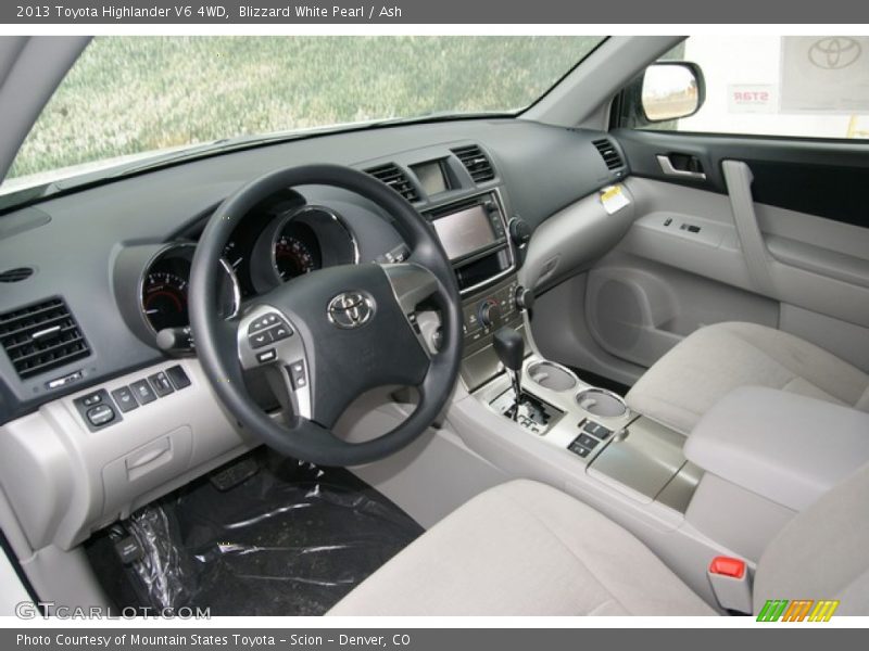Blizzard White Pearl / Ash 2013 Toyota Highlander V6 4WD