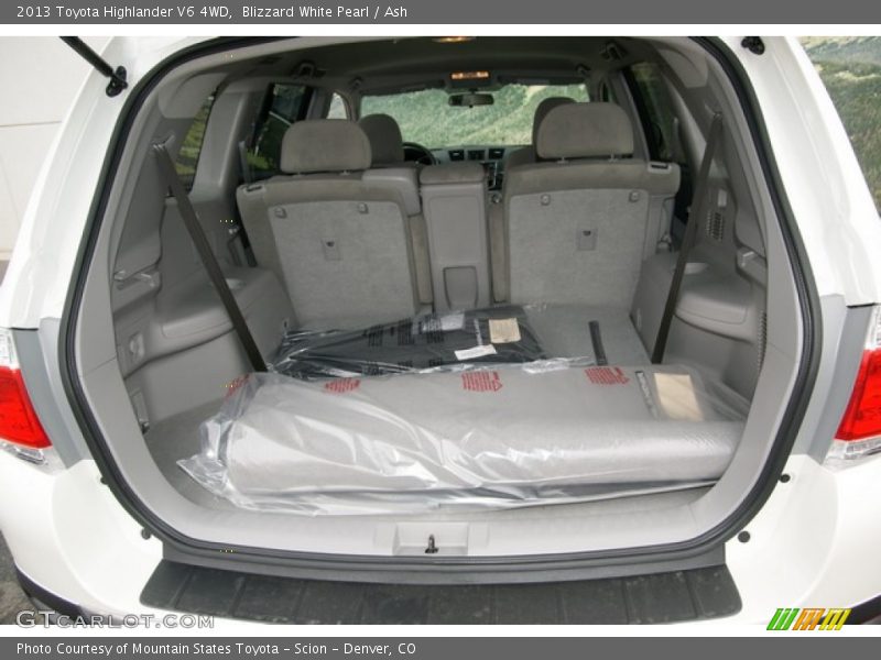 Blizzard White Pearl / Ash 2013 Toyota Highlander V6 4WD