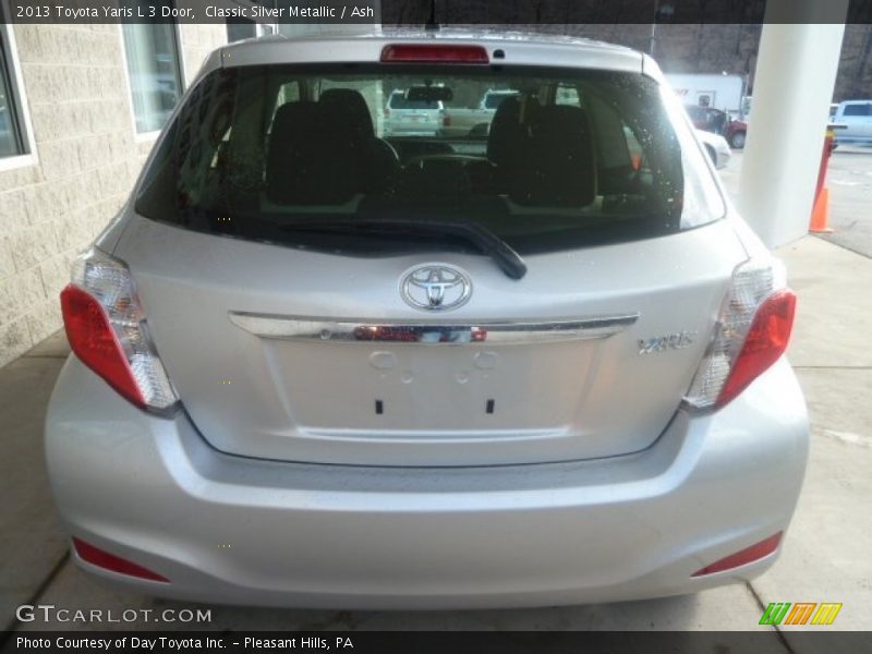 Classic Silver Metallic / Ash 2013 Toyota Yaris L 3 Door