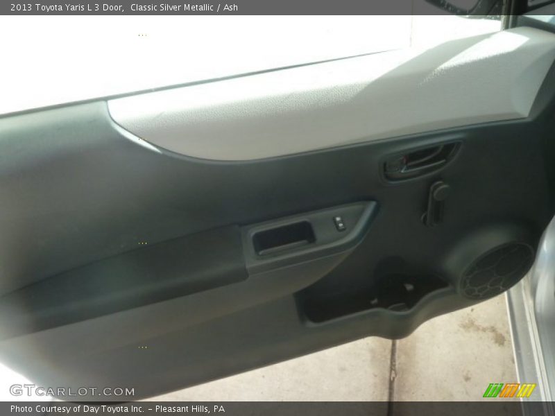 Classic Silver Metallic / Ash 2013 Toyota Yaris L 3 Door