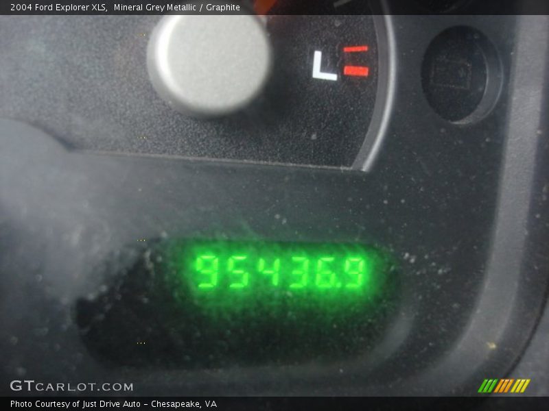 Mineral Grey Metallic / Graphite 2004 Ford Explorer XLS