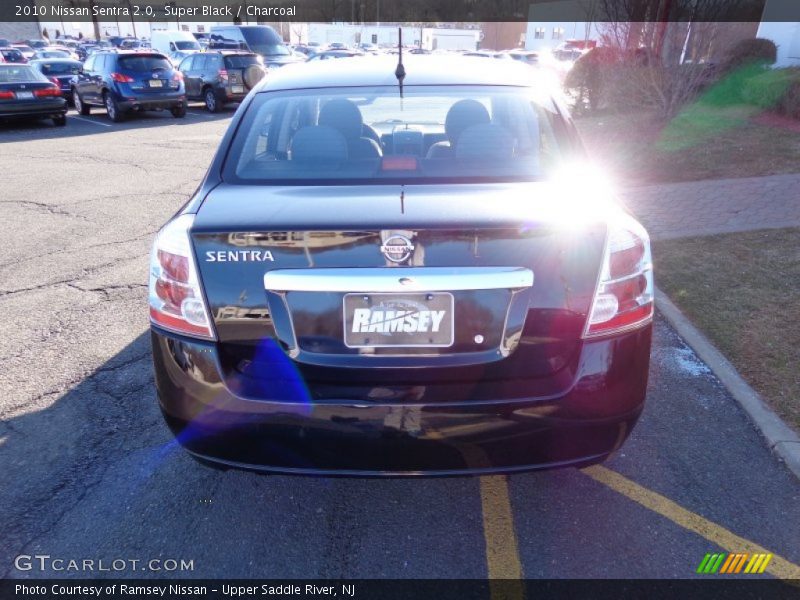 Super Black / Charcoal 2010 Nissan Sentra 2.0