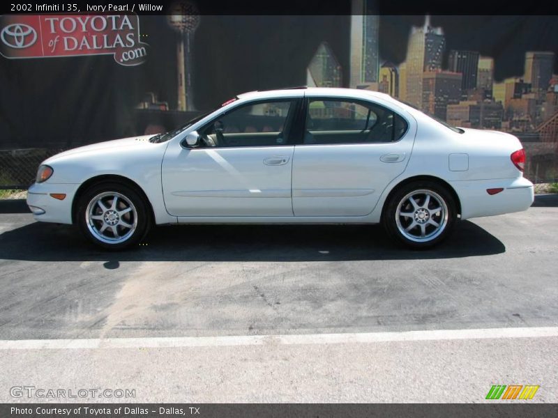 Ivory Pearl / Willow 2002 Infiniti I 35