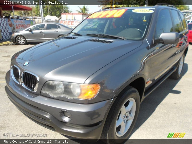 Front 3/4 View of 2003 X5 3.0i