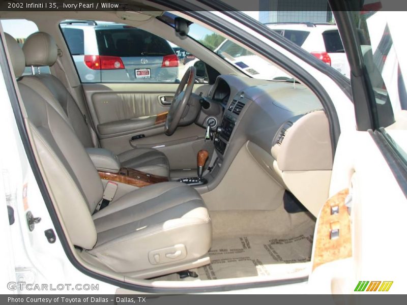 Ivory Pearl / Willow 2002 Infiniti I 35