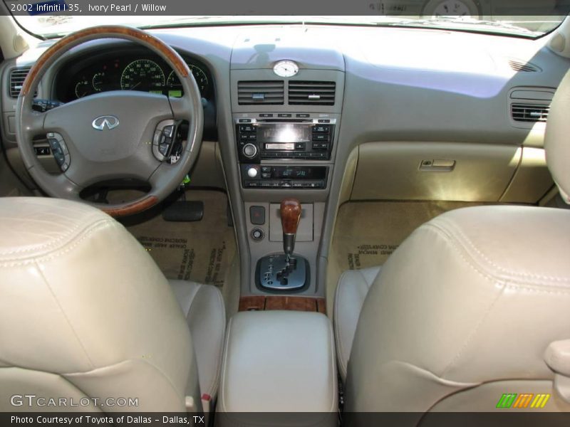 Ivory Pearl / Willow 2002 Infiniti I 35