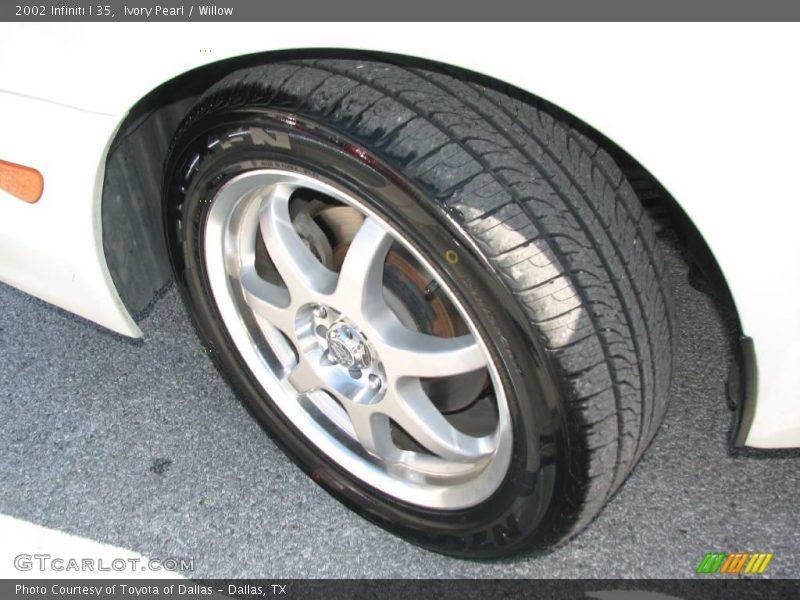 Ivory Pearl / Willow 2002 Infiniti I 35