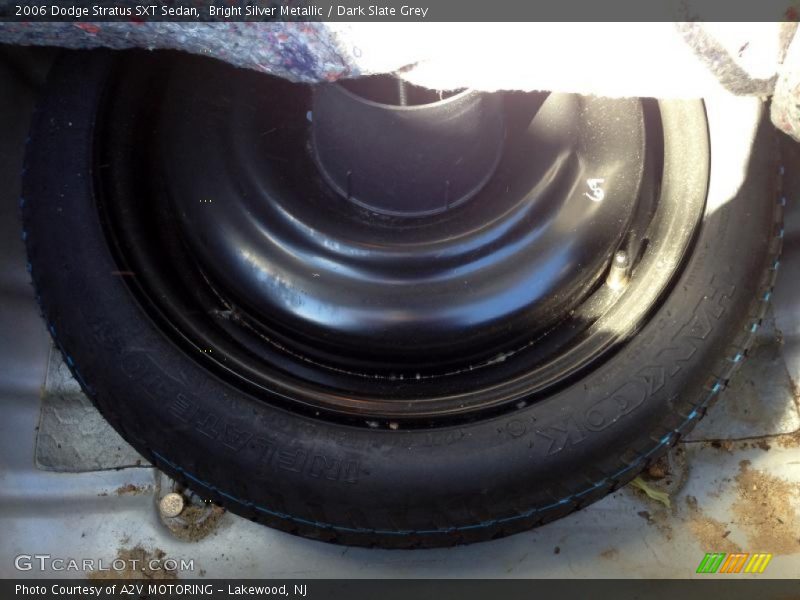 Bright Silver Metallic / Dark Slate Grey 2006 Dodge Stratus SXT Sedan