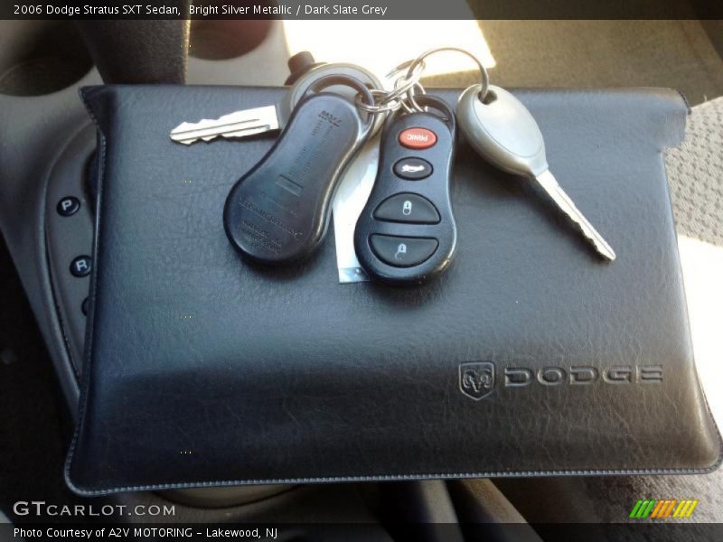 Bright Silver Metallic / Dark Slate Grey 2006 Dodge Stratus SXT Sedan