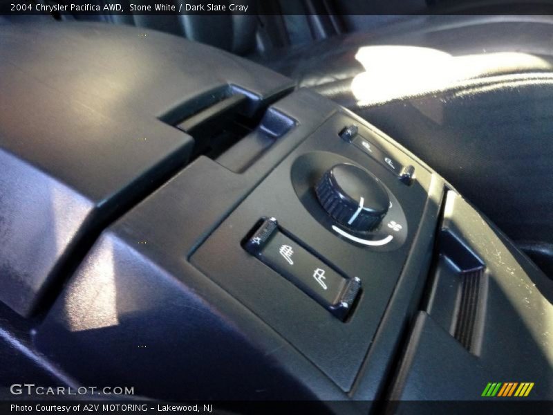 Stone White / Dark Slate Gray 2004 Chrysler Pacifica AWD