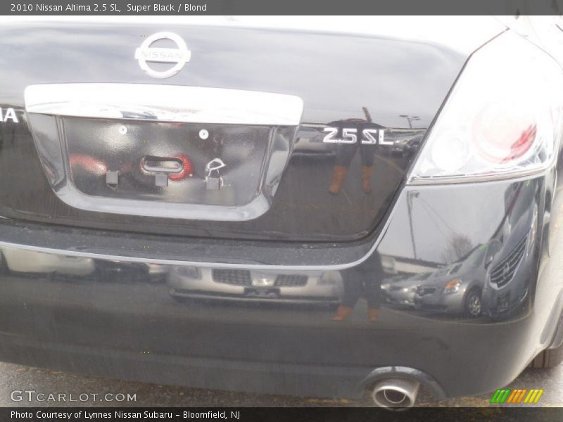 Super Black / Blond 2010 Nissan Altima 2.5 SL