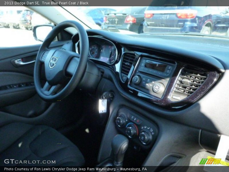 True Blue Pearl Coat / Black 2013 Dodge Dart SE