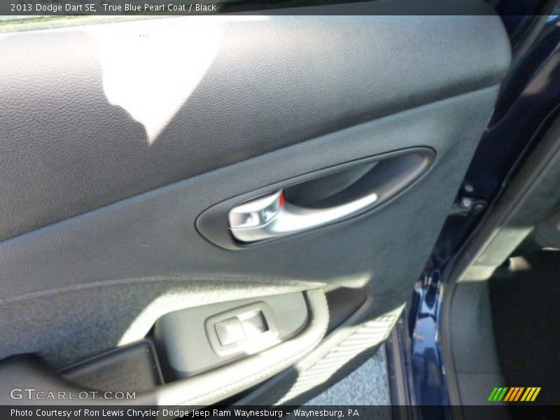 True Blue Pearl Coat / Black 2013 Dodge Dart SE