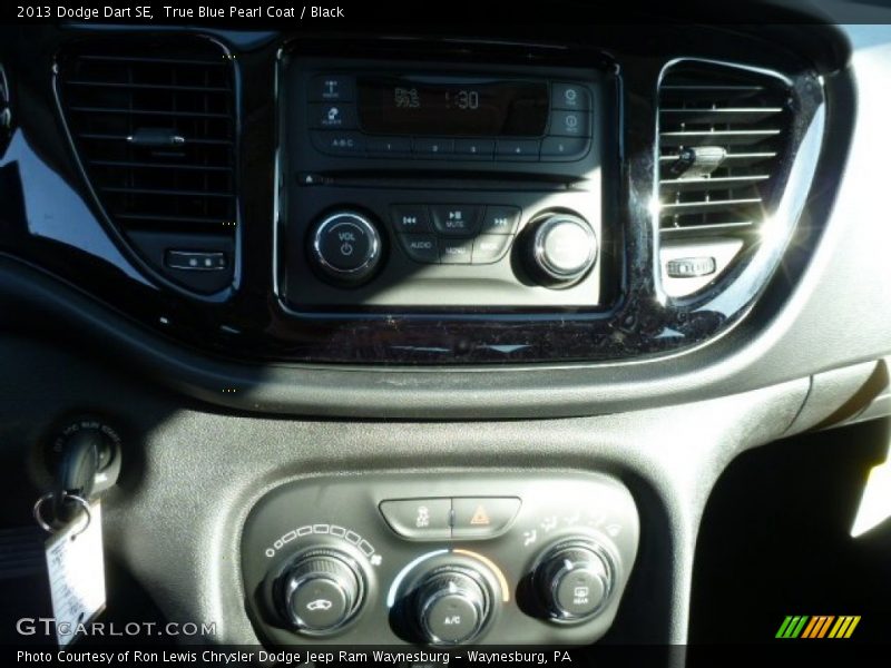 True Blue Pearl Coat / Black 2013 Dodge Dart SE