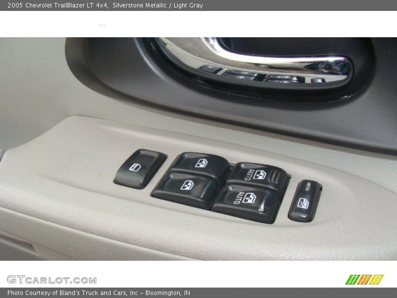 Silverstone Metallic / Light Gray 2005 Chevrolet TrailBlazer LT 4x4