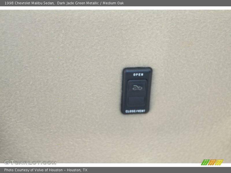 Dark Jade Green Metallic / Medium Oak 1998 Chevrolet Malibu Sedan