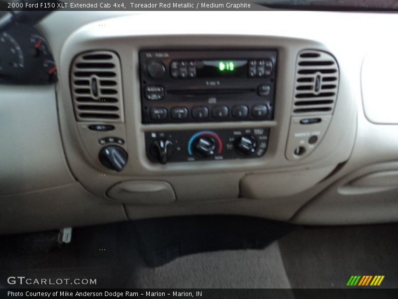 Toreador Red Metallic / Medium Graphite 2000 Ford F150 XLT Extended Cab 4x4