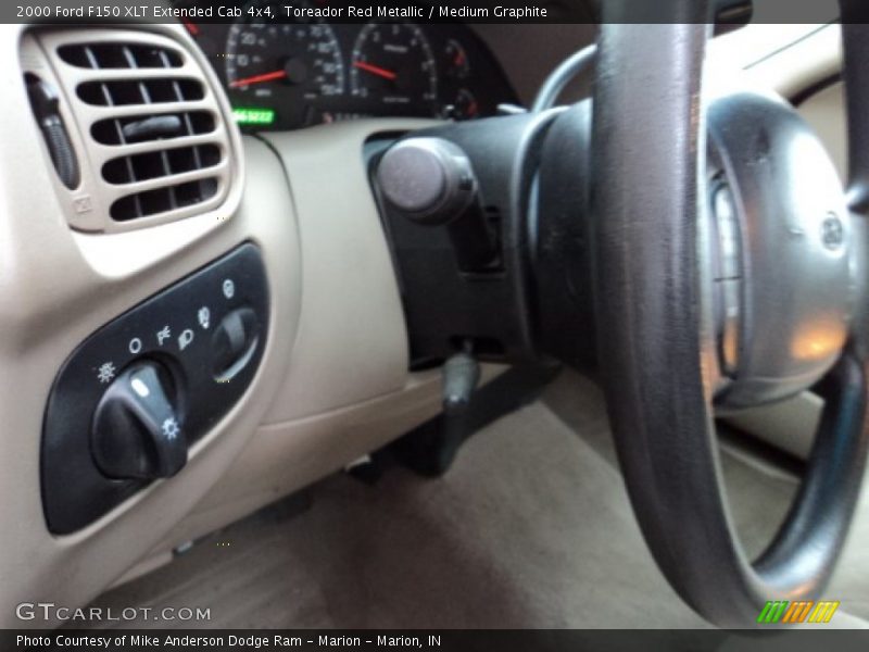 Toreador Red Metallic / Medium Graphite 2000 Ford F150 XLT Extended Cab 4x4