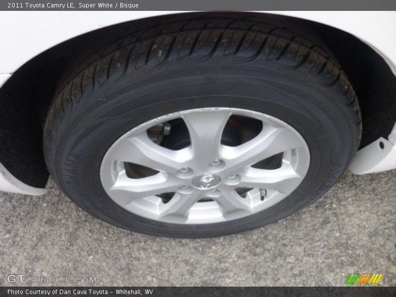 Super White / Bisque 2011 Toyota Camry LE