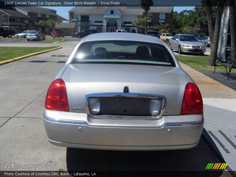 Silver Birch Metallic / Dove/Shale 2005 Lincoln Town Car Signature